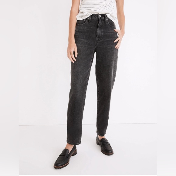 Madewell Baggy Taperer Jeans in Dark Wash - Picture 1 of 8
